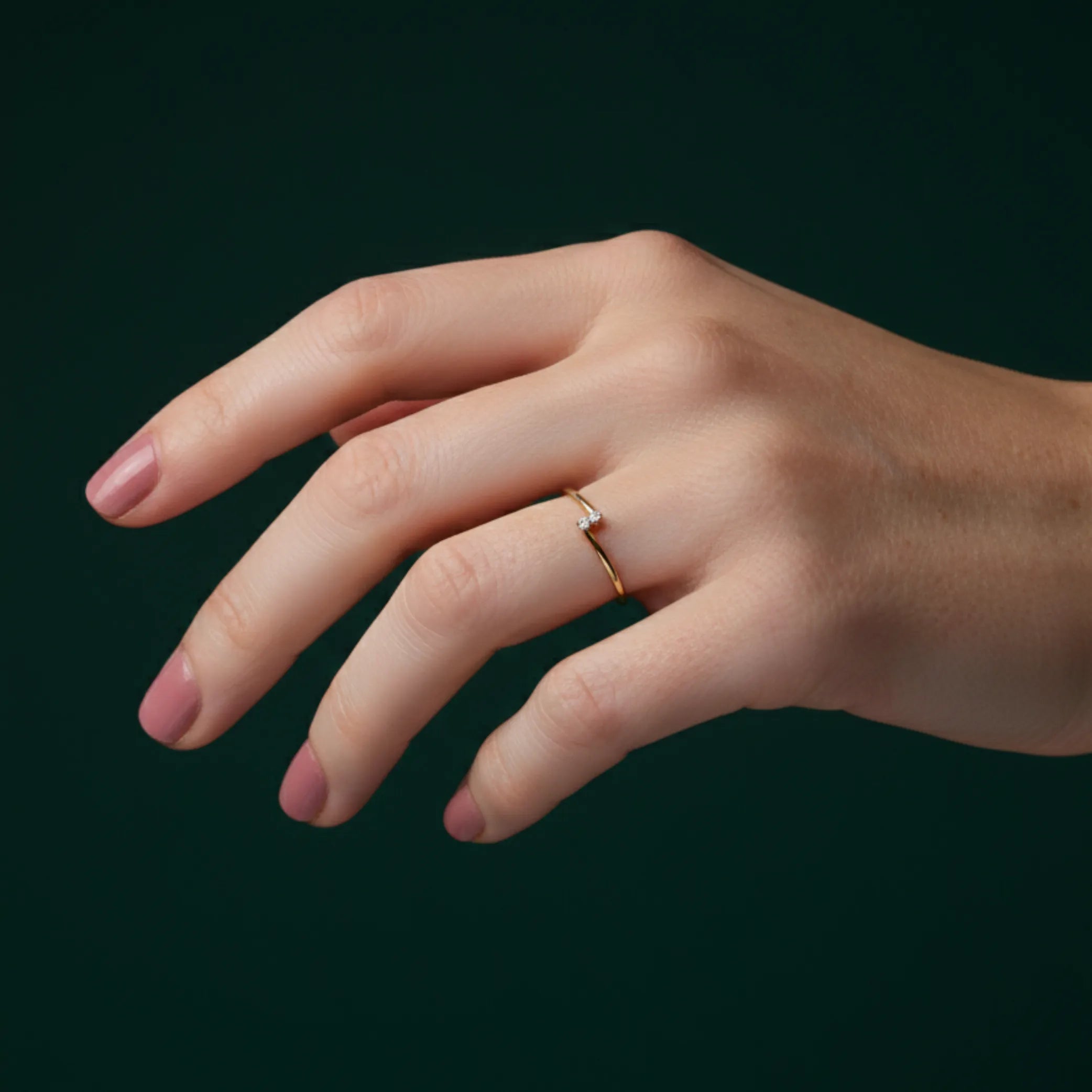 Prsteň DUO LINA predstavuje stretnutie dvoch svetiel – dvoch energií, ktoré sa harmonicky dopĺňajú. 14 karátové zlato