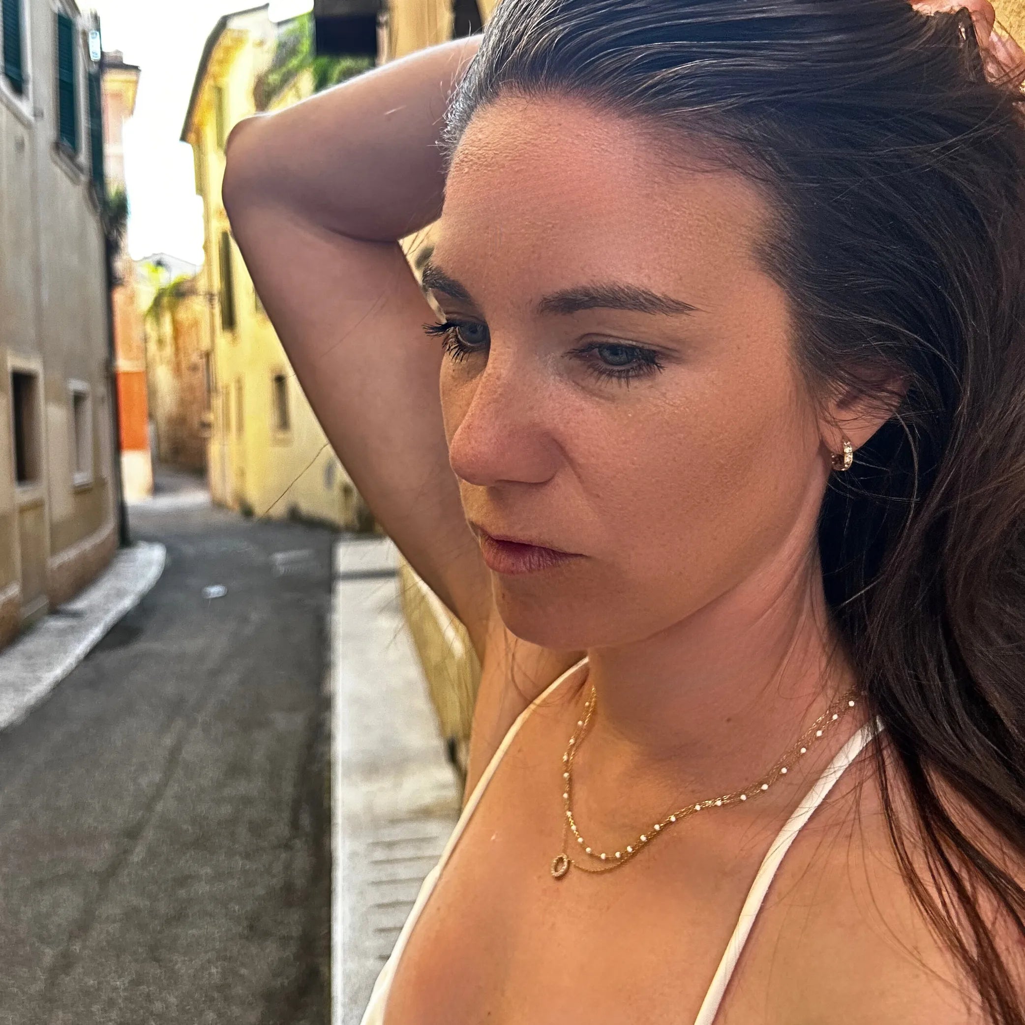 ESSENZA | Jemné kruhové zlaté náušnice so zirkónmi