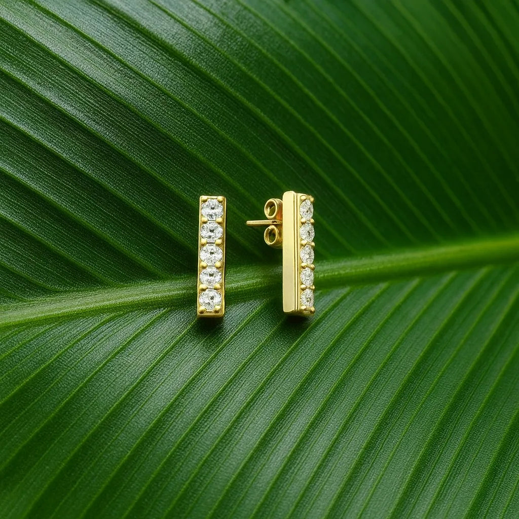 LINEA | Minimalist gold stud earrings with zircons