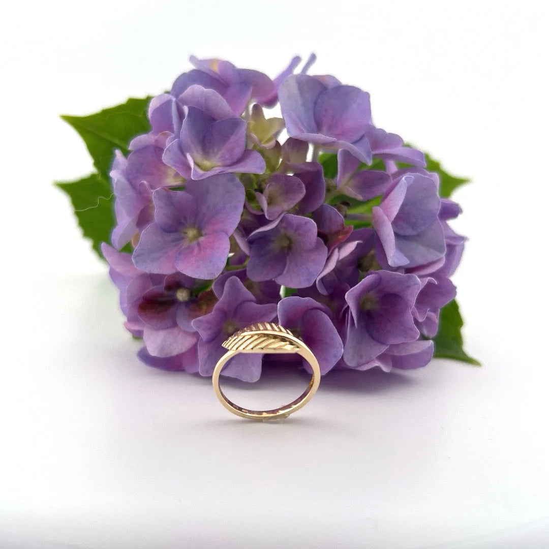 FOLIA | Gold ring with leaf motif