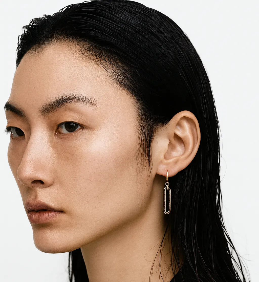 Visacie náušnice LUNARIA z ružového zlata s čiernymi kameňmi – luxusný šperk CREYO_2