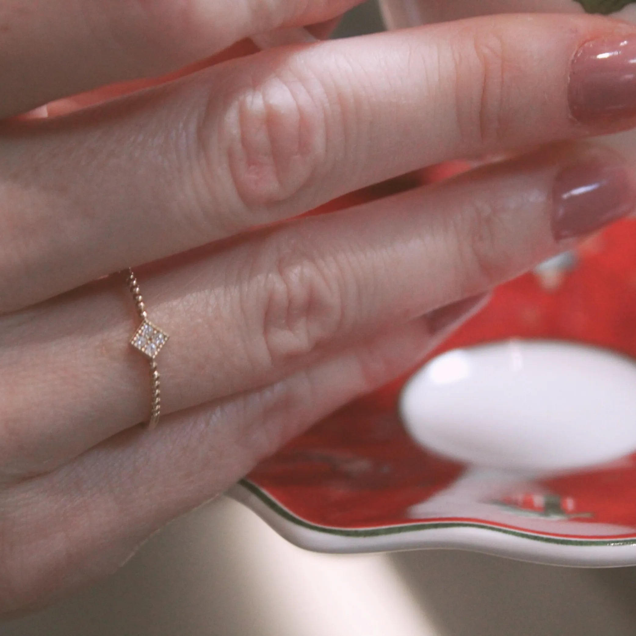 AUREA DOTS | Jemný zlatý prsteň so zirkónmi