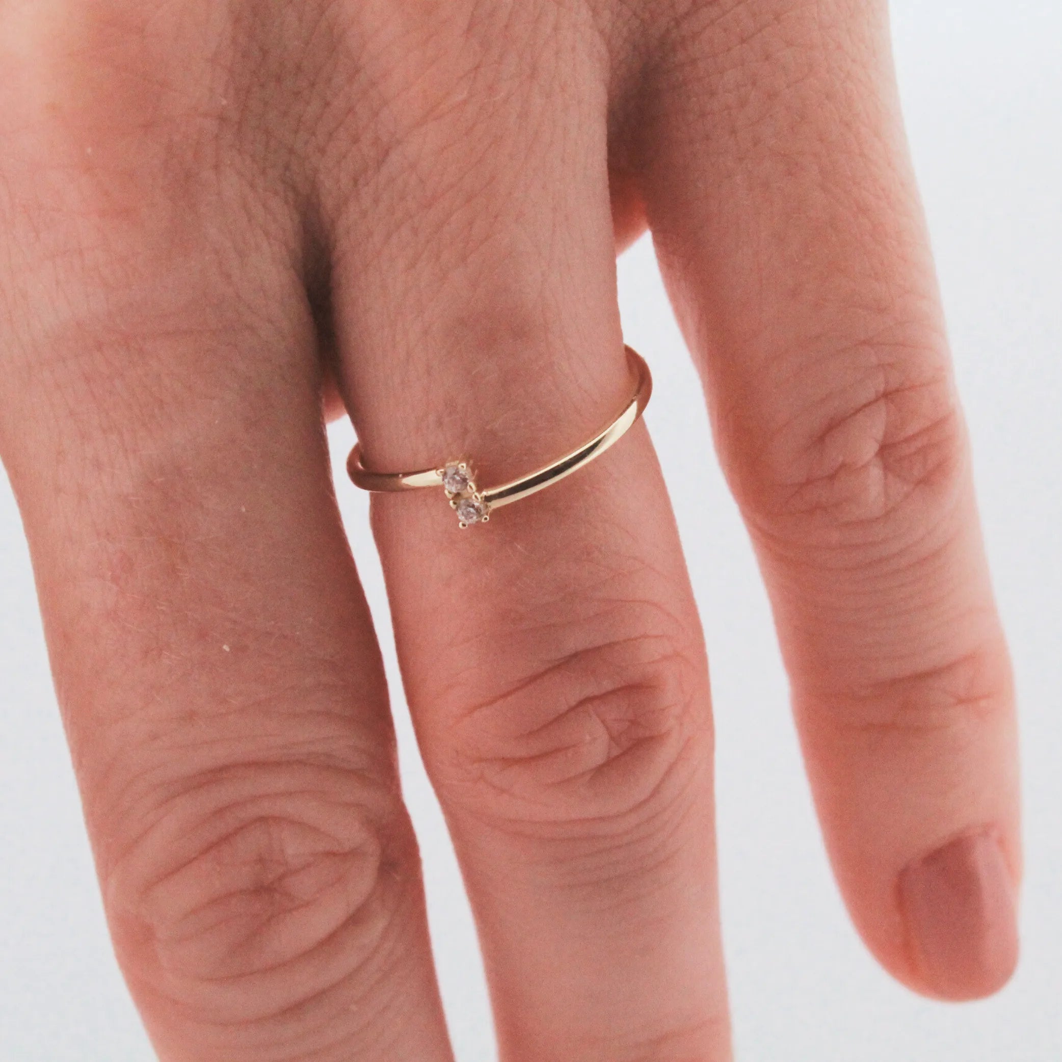 DUO LINA | Jemný zlatý prsteň s dvojicou zirkónov
