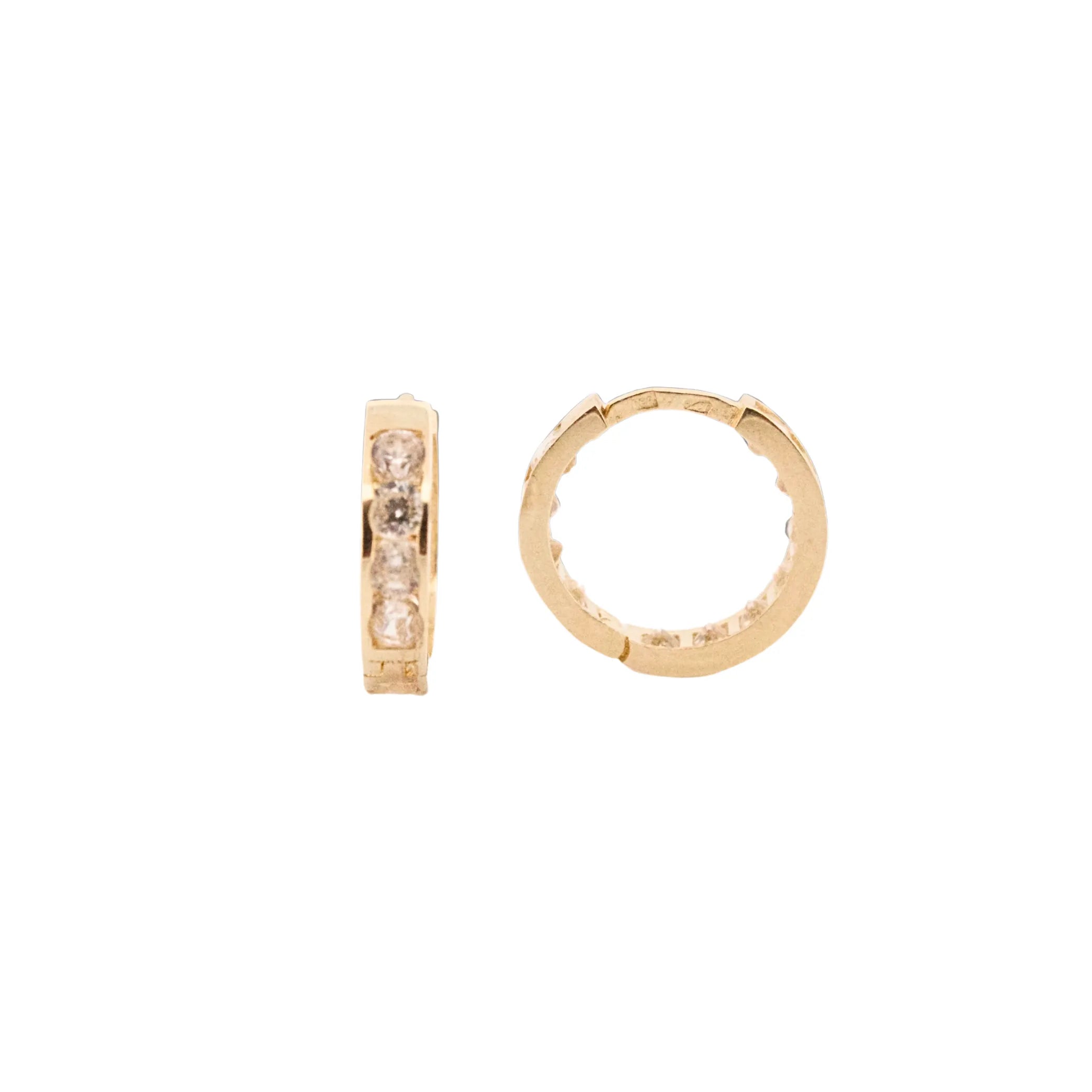 ESSENZA kruhové zlaté náušnice so zirkónmi – pohľad spredu