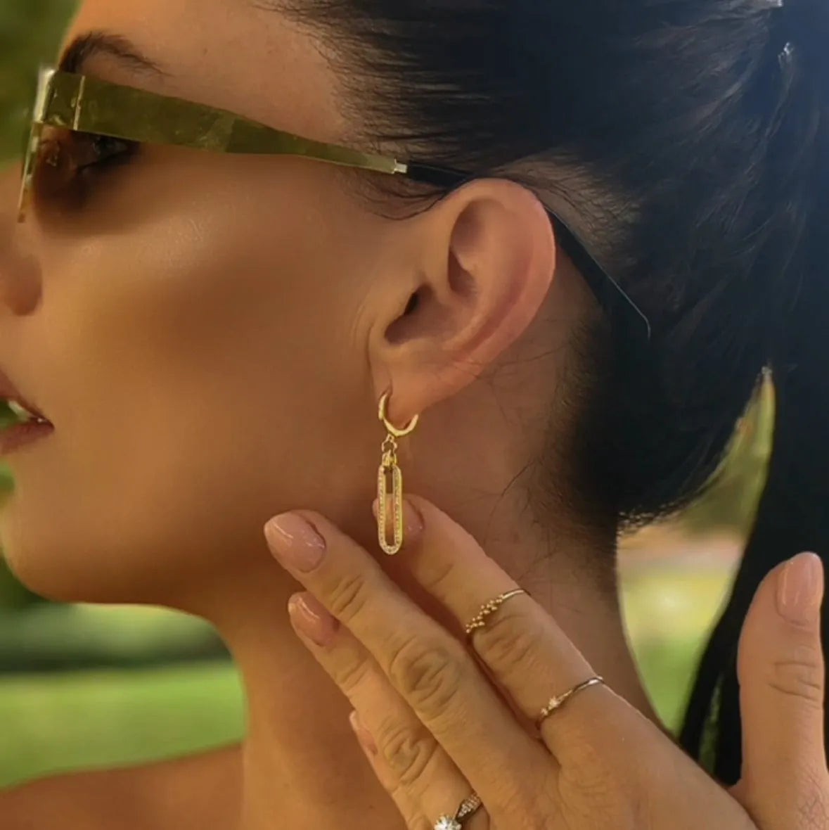 LUNARIA | Visacie náušnice z ružového zlata s čiernymi kameňmi