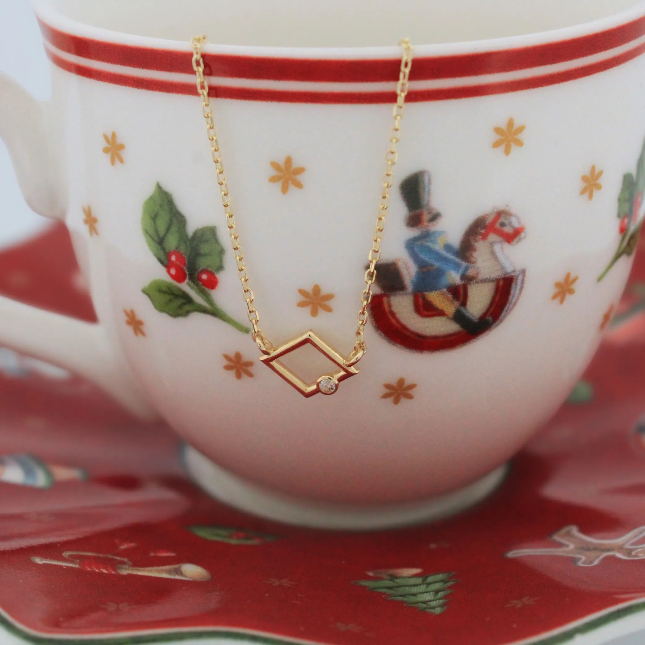 GEOMETRIA SOLIS | Zlatý geometrický náhrdelník so zirkónom Lifestyle