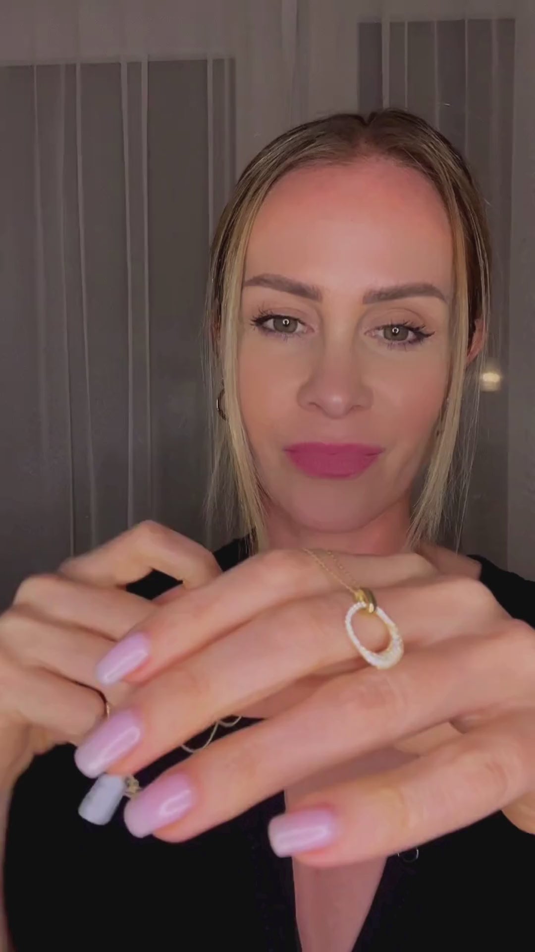 AURORA | Zlatý náhrdelník so zirkónmi ZUZANA Video lifestyle